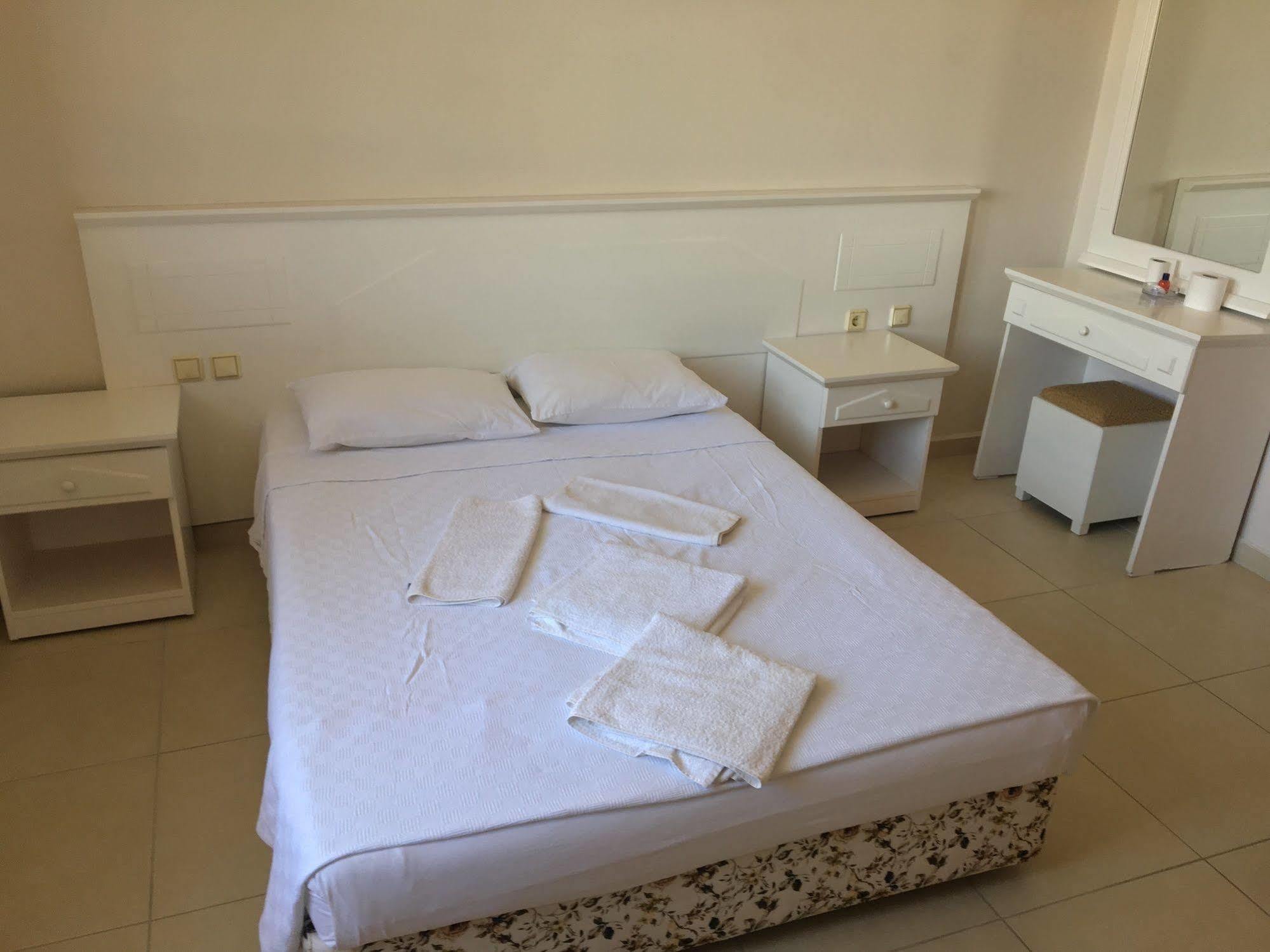 Gorkem Hotel & Apartments Oludeniz Exterior photo